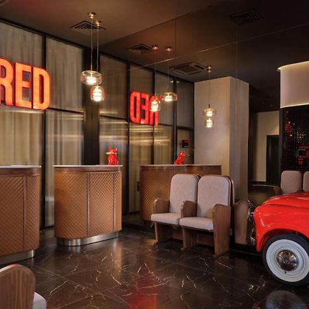 Hotel Radisson Red Belgrado Esterno foto