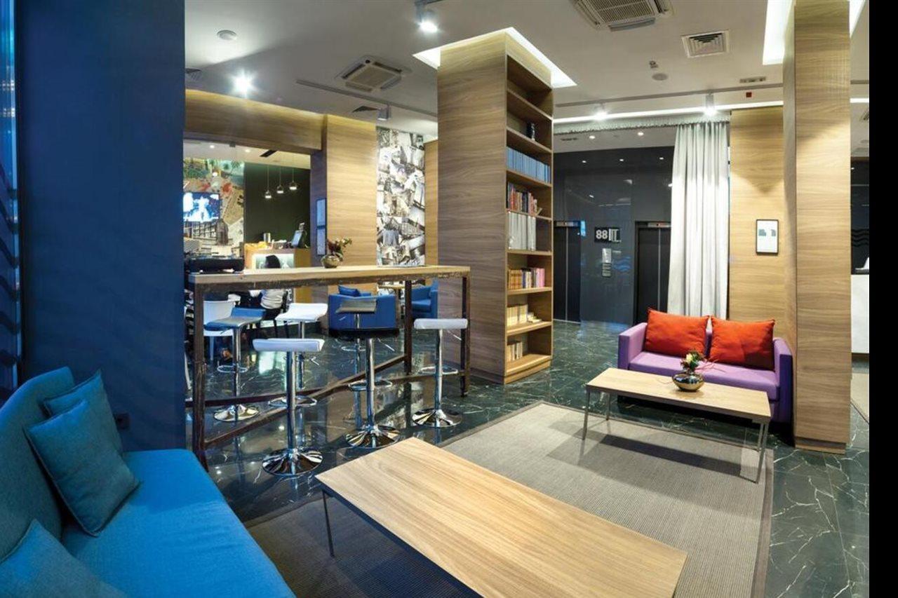 Hotel Radisson Red Belgrado Esterno foto