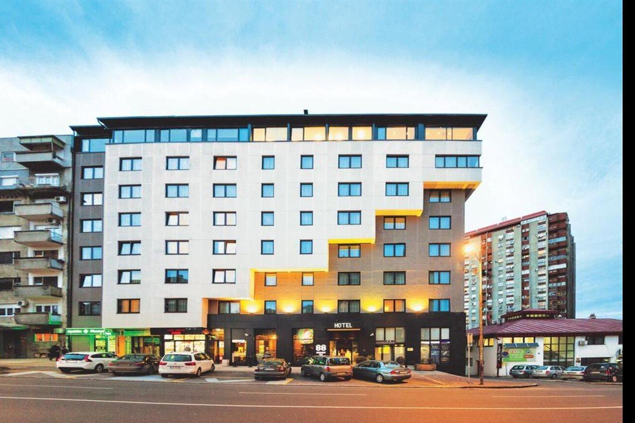Hotel Radisson Red Belgrado Esterno foto