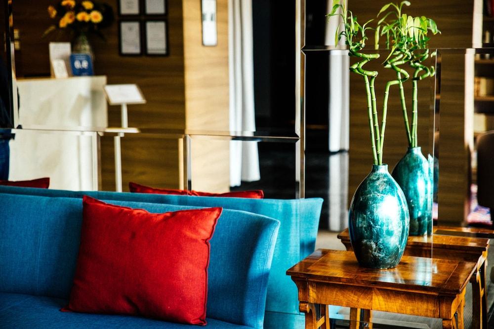 Hotel Radisson Red Belgrado Esterno foto