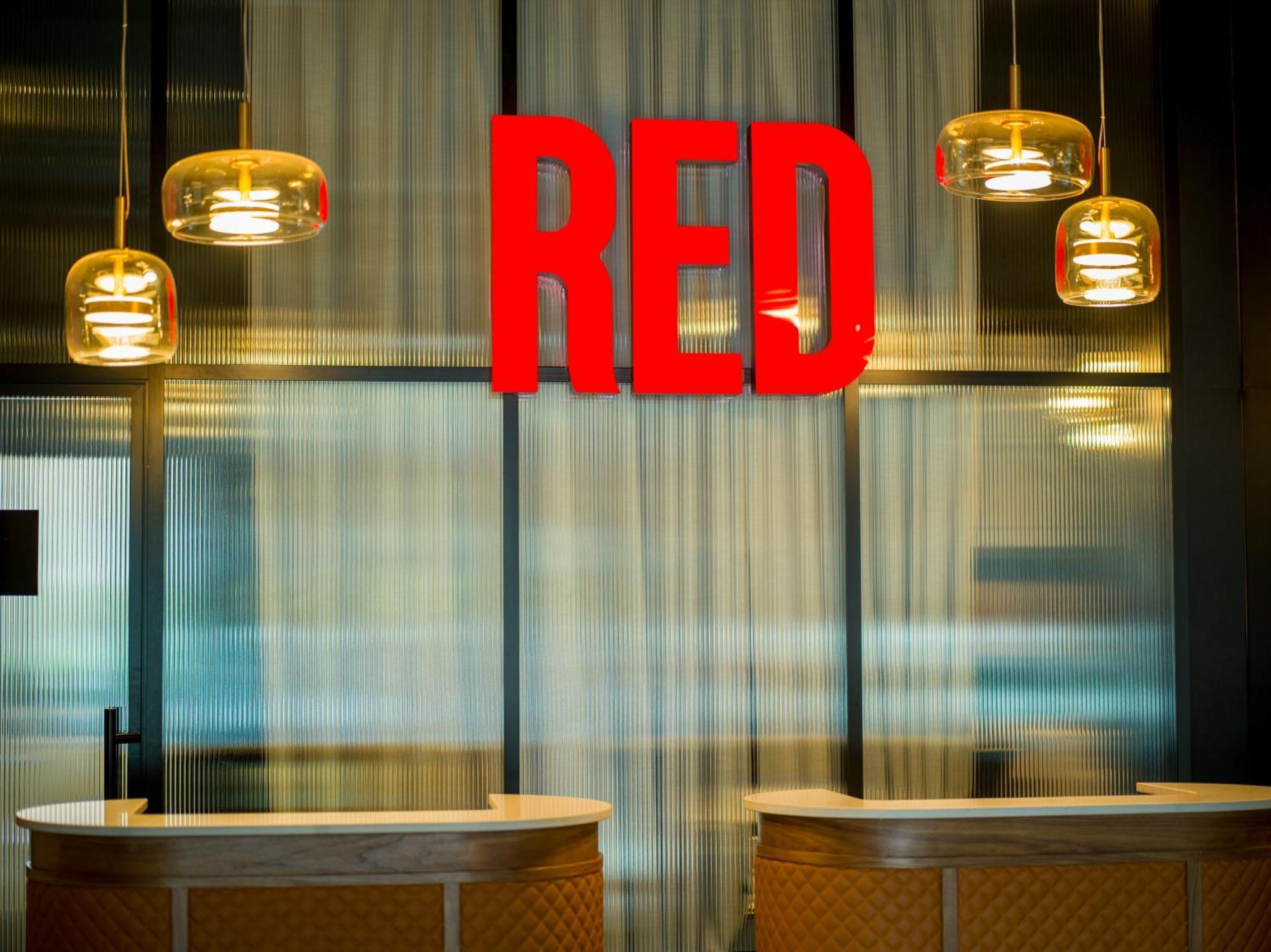 Hotel Radisson Red Belgrado Esterno foto