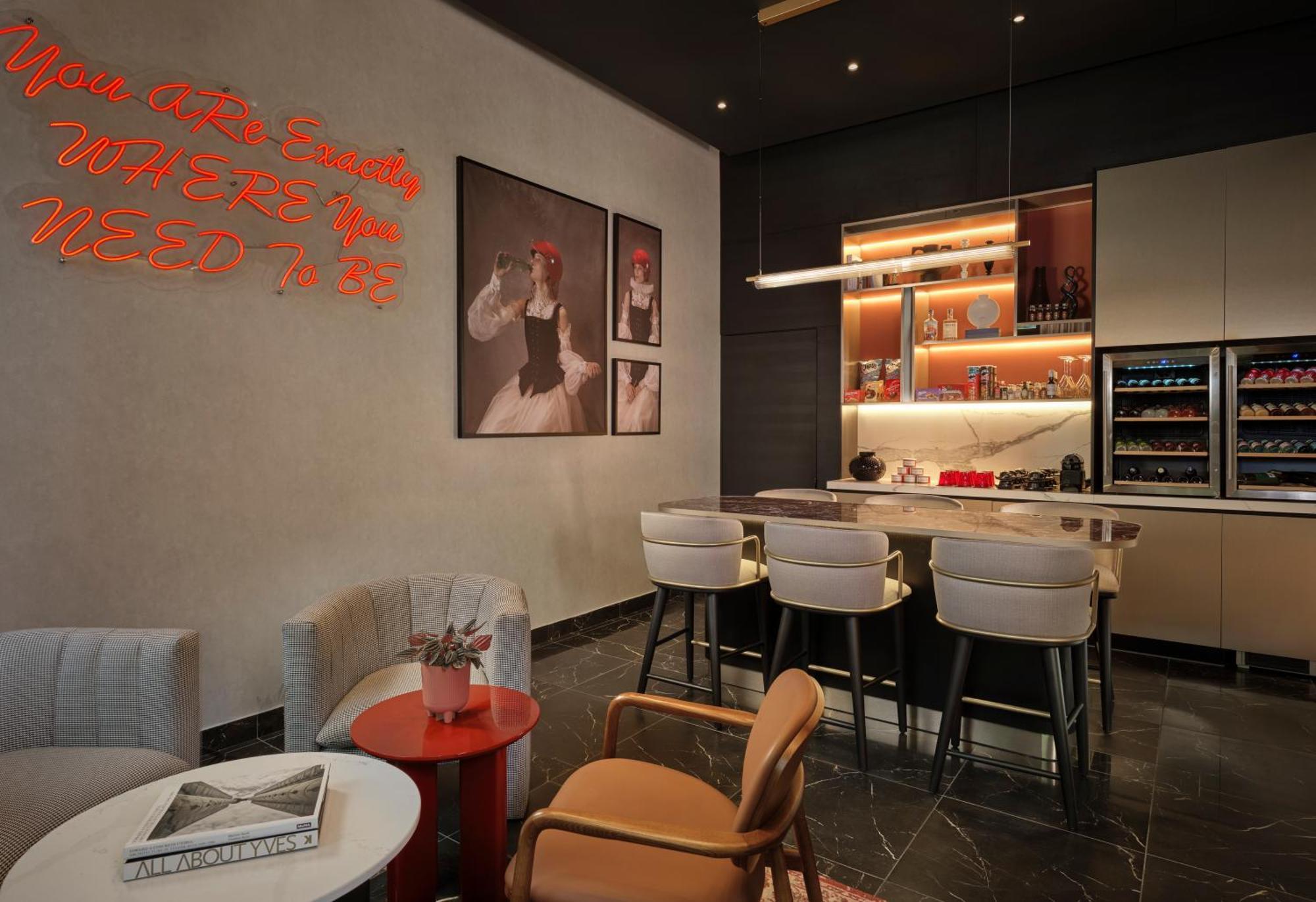 Hotel Radisson Red Belgrado Esterno foto