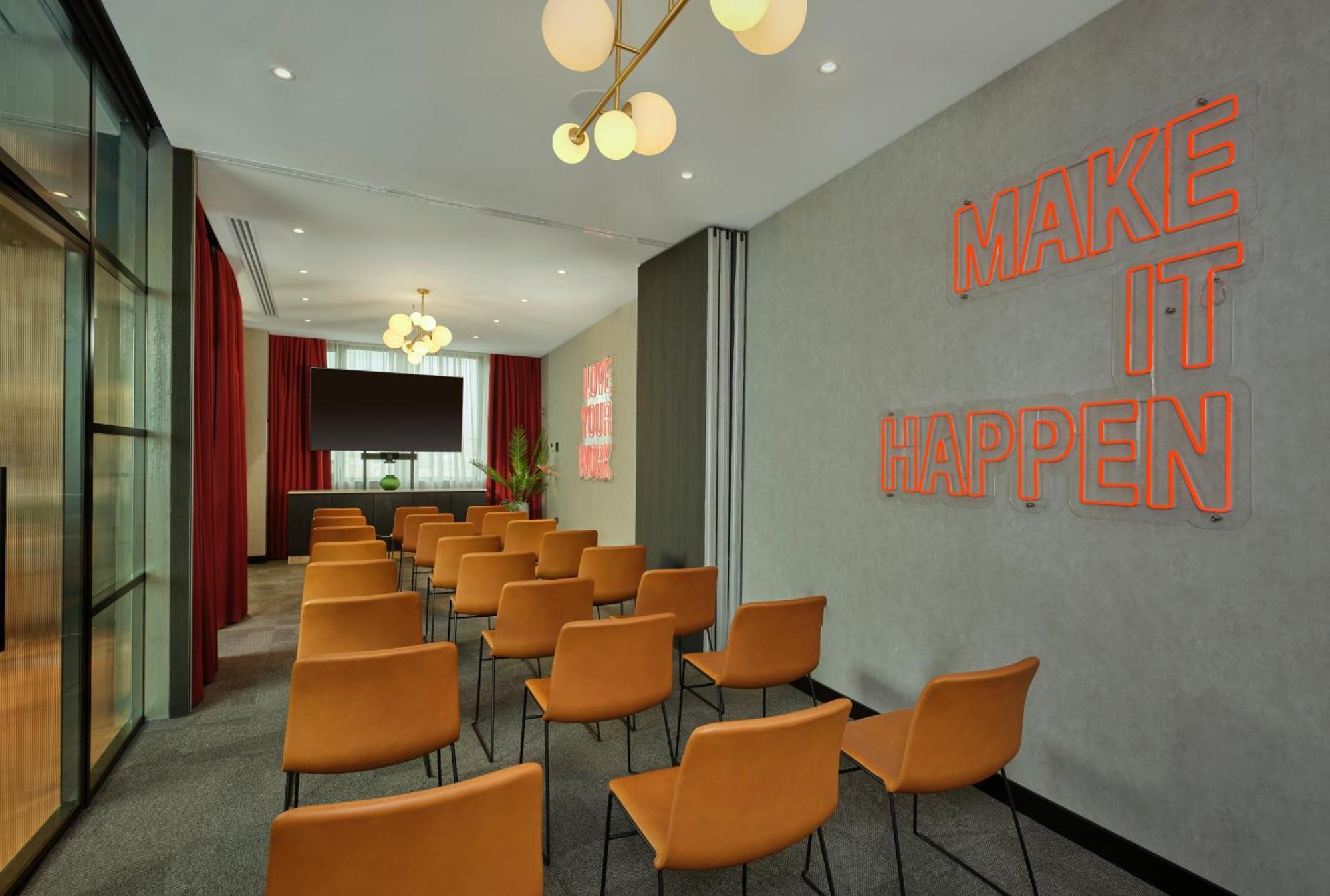 Hotel Radisson Red Belgrado Esterno foto
