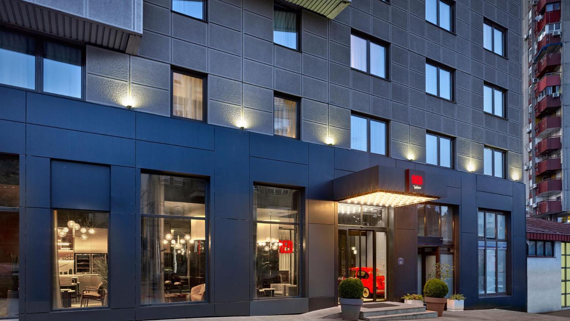 Hotel Radisson Red Belgrado Esterno foto