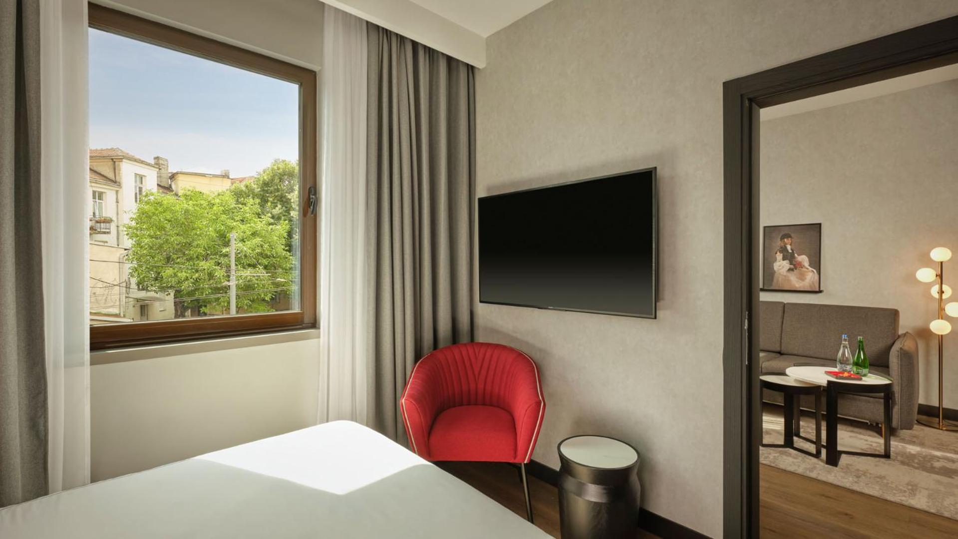 Hotel Radisson Red Belgrado Esterno foto