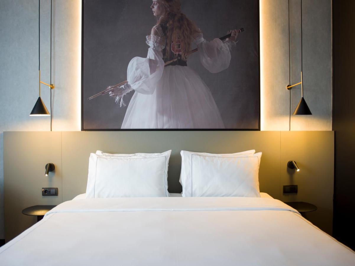 Hotel Radisson Red Belgrado Esterno foto