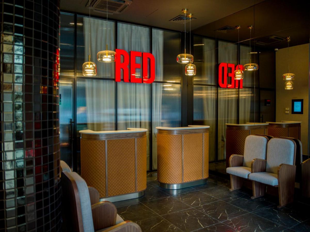 Hotel Radisson Red Belgrado Esterno foto